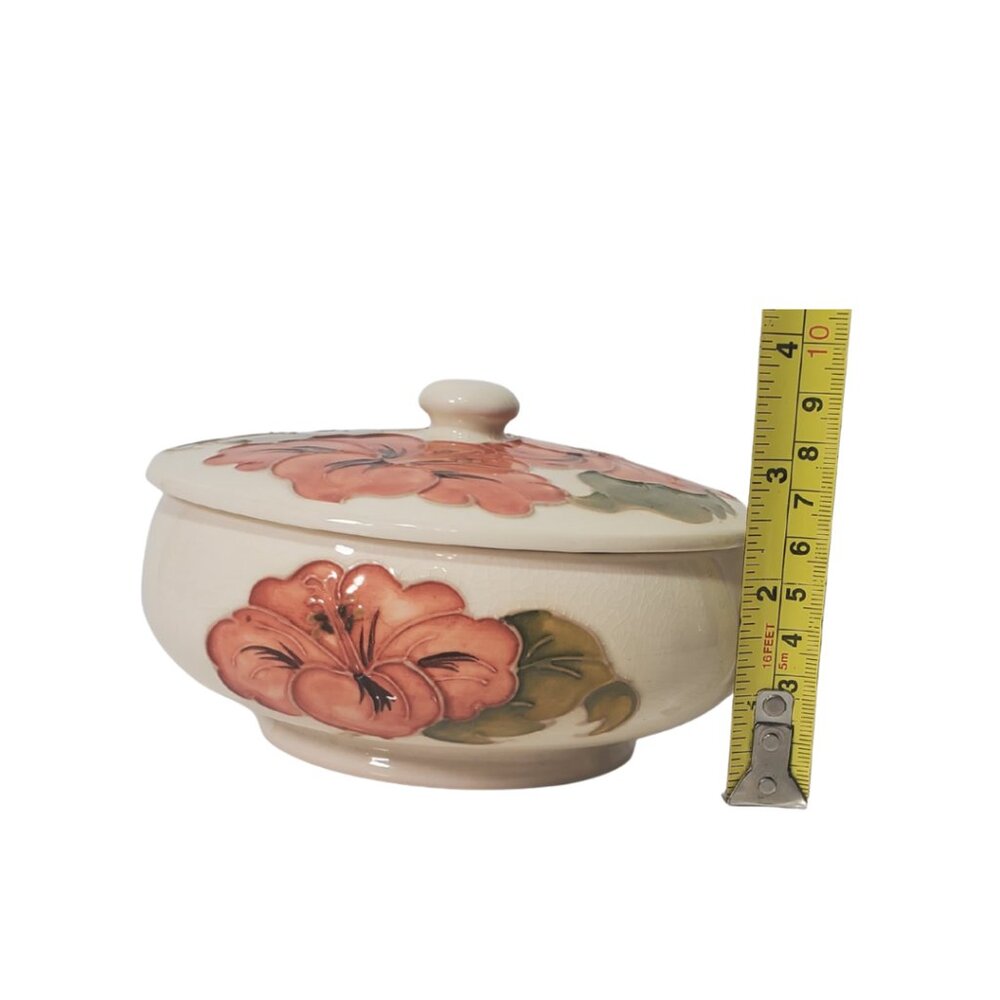 Vintage Moorcroft Lidded Bowl – Coral Hibiscus on Ivory Porcelain c1974 - Picture 5 of 10